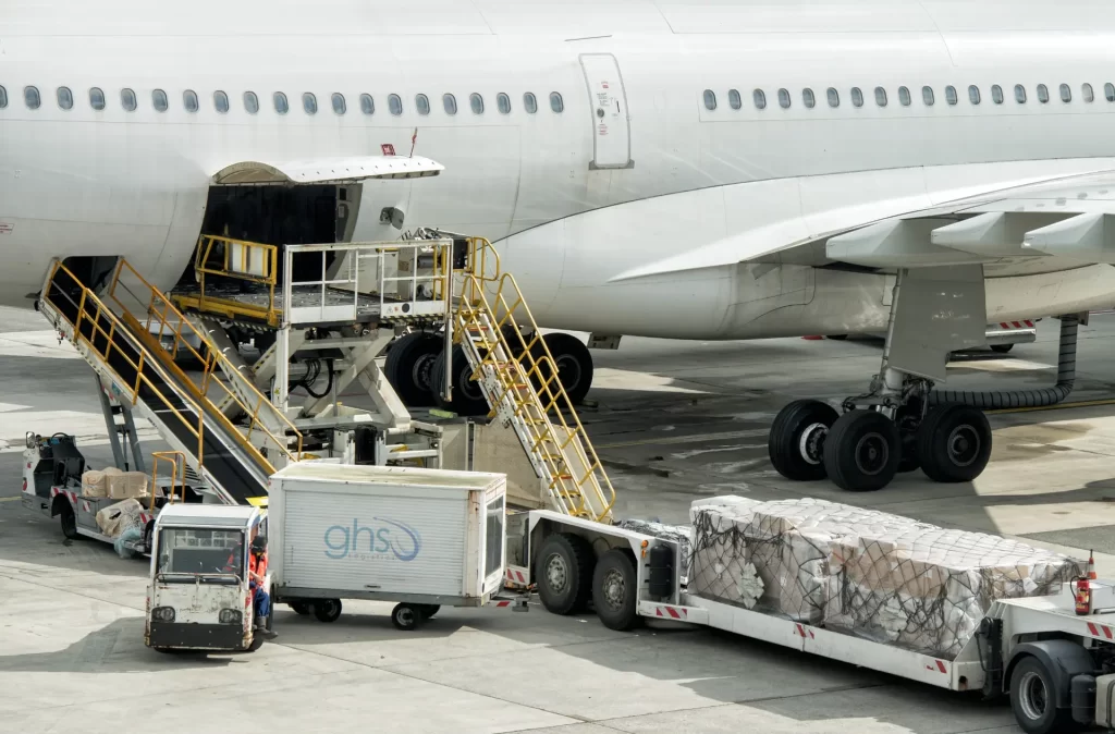 air cargo loading - Air Freight forwarding 